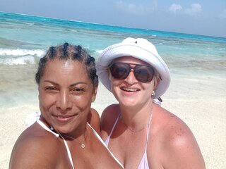 EmmaandJimena photos